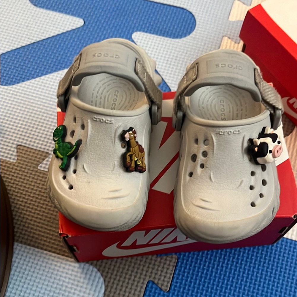 Crocs Kids' Light Gray Clogs With Animal Charms